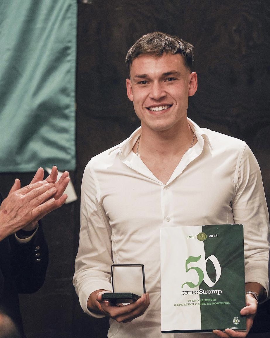 Jogador Revelação do Ano.

Orgulho de receber este prêmio com tanta história e neste clube tão grande.

@Sporting_CP