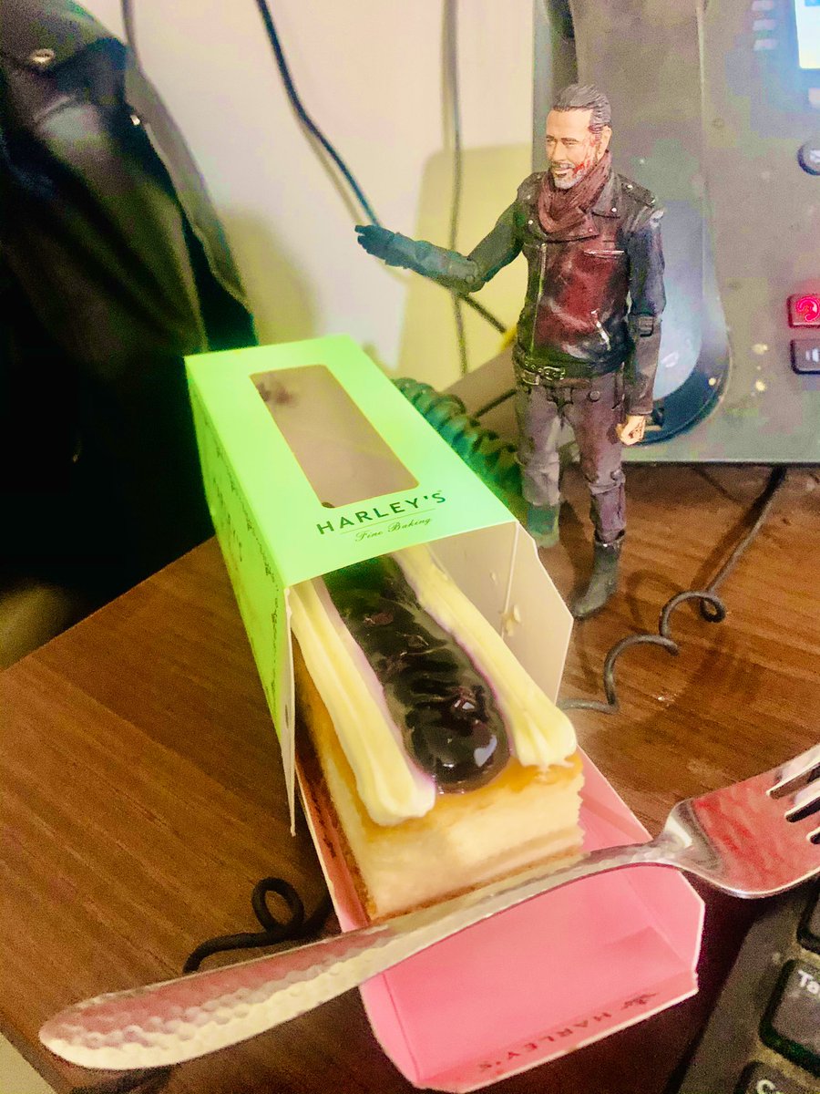 Tinaofficial24's tweet photo. Saturday night and I am working with Negan and yummiest blueberry cheese cake ..I guess Negan lobes it ..@JDMorgan isn’t it ? #TWDFinale #twdnegan #TWDFamily https://t.co/pjKwBfCSPQ