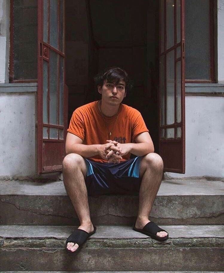 bobiluver's tweet photo. he scoot…he sit… https://t.co/09BCL5H62T