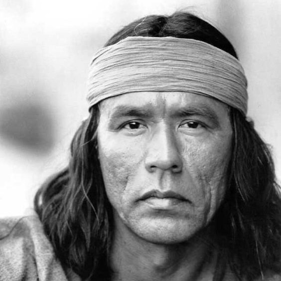 seeingred_media's tweet photo. Please join us in wishing Wes Studi the happiest of birthdays today! Wes, Satonhnhá:ren nón:wa we hope you have a beautiful day ❤️ #HappyBirthday #WesStudi #Seeingred6Nations 🎉🎈🎁🎂 @StevieSalas https://t.co/uk9bU8vjAv