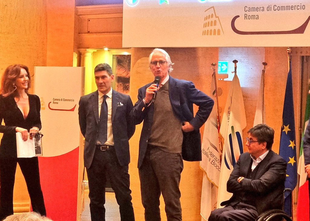 giomalago's tweet photo. Giornata di celebrazioni: al Tempio di Adriano per l'evento FIB Award con i riflettori sulle eccellenze della Federbocce e al Salone d'Onore per omaggiare i vincitori del Premio Sport&amp;Cultura promosso e organizzato dall'@asi_nazionale. Complimenti a tutti! https://t.co/NIX3VwV3VM