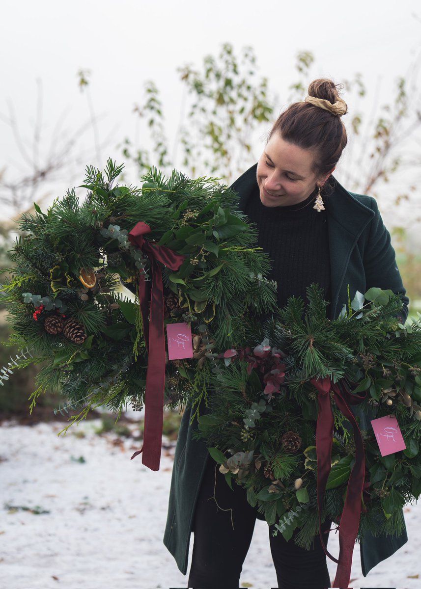 Last few wreaths heading out to their new homes. I so love making them, only a couple more to do! The festive wreath is one of my favourite Christmas decorations. Outside for all to see, I love driving around seeing a door adorned with a wreath full of festive foliage 🎄