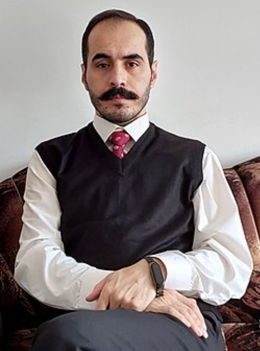 #حسین_رونقی و افرادی مانند او خاری در گلوی جمهوری اسلامی هستند که نه می تواند راحت آنها را بکُشد، نه می تواند تحملشان کند.
حالا پروژه با تعدادی امنیتی بی آبرو، بی اعتبار کردن حسین است، غافل از اینکه هرچه بگویند او برای ما عزیزتر می شود و آنها منفور تر‌ می شوند.
#مهسا_امینی