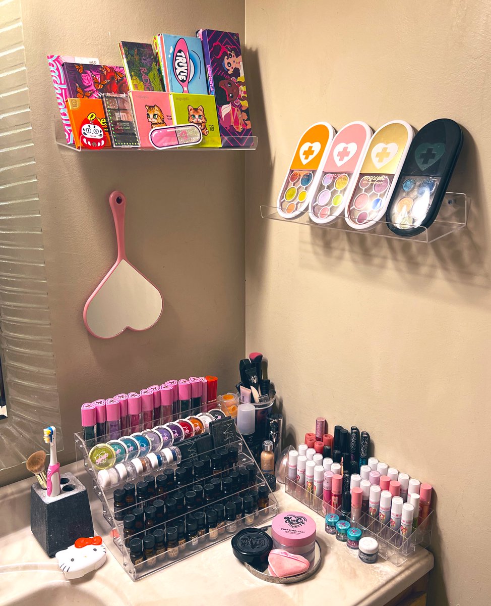Finally got some shelves for my makeup. :) cleaned, resorted and organized! Feeling pretty accomplished #holidaycleaning