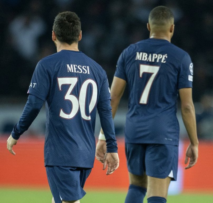 Tking464's tweet photo. Who you support 🇦🇷🇫🇷 https://t.co/4RH4tc2AgB