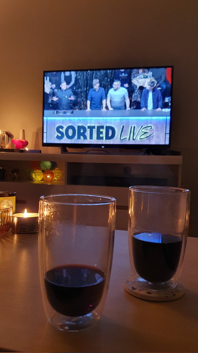aralikkk's tweet image. Mulled wine, candles and fairy lights, the coziness we need while watching Sorted Live 🎄🎁📺🍷🛋️
#sortedlive