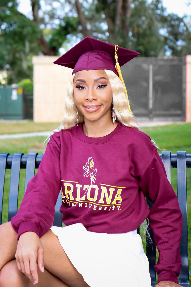 smileyface_lay's tweet photo. I officially graduated from Arizona State University with my Masters in Psychology with a 4.0 GPA 😮‍💨🥳🍾 https://t.co/5KUeepuzbL