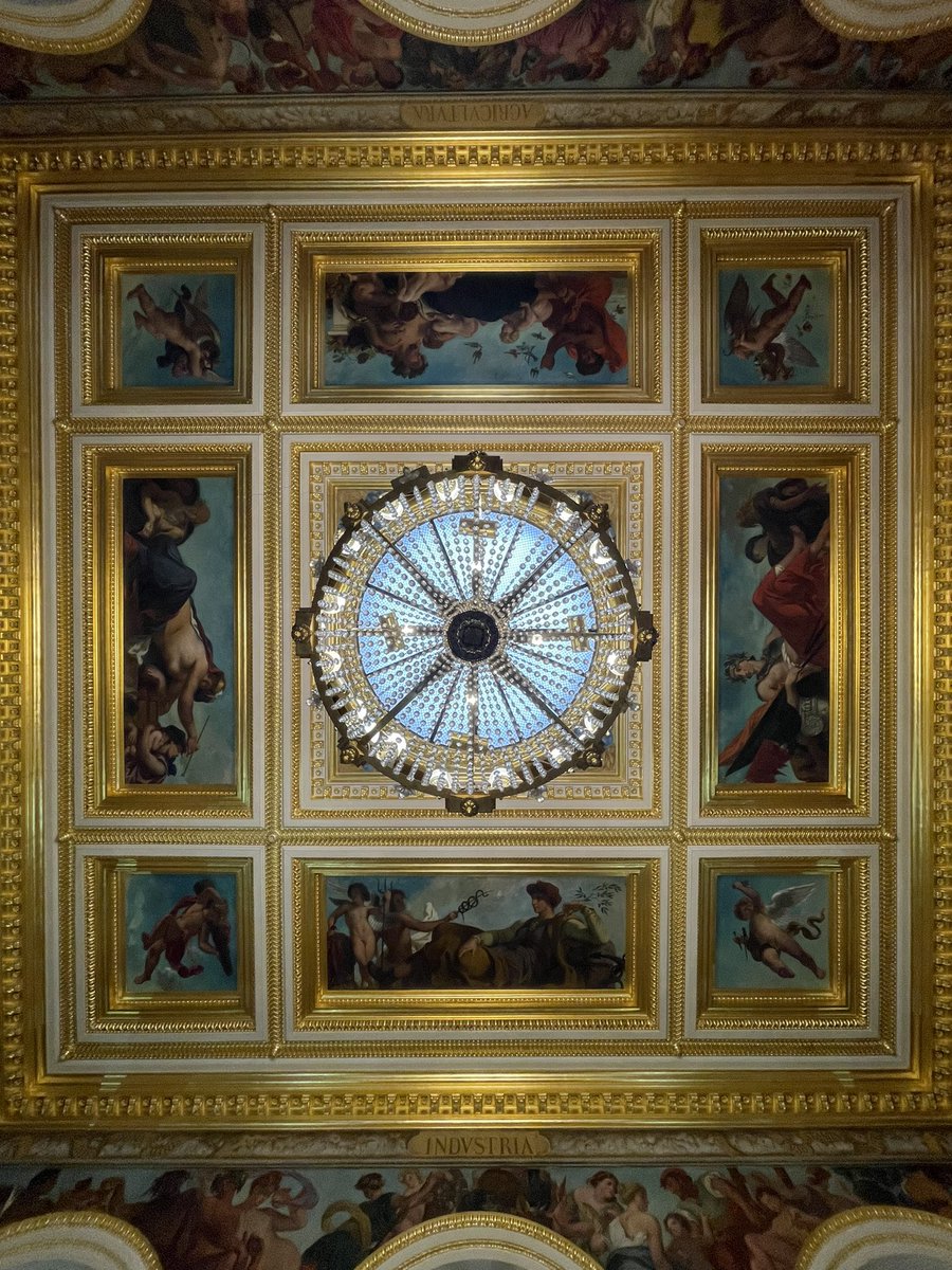 yavcos25's tweet photo. Aujourd’hui j’ai eu la possibilité de visiter @AssembleeNat 
Un endroit historique et impressionnant. https://t.co/TSfGPbgN8e