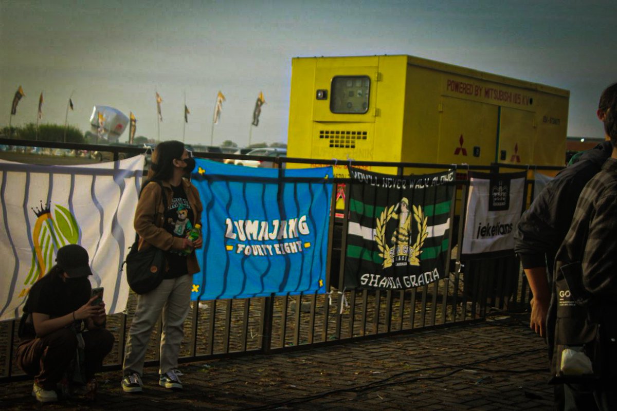 Rep_RakyatChika's tweet image. [ FANS FLAG ] 
Bantuin tag yg punya flagnya dong kakak 😇
#JKT4811thAnnivConcert