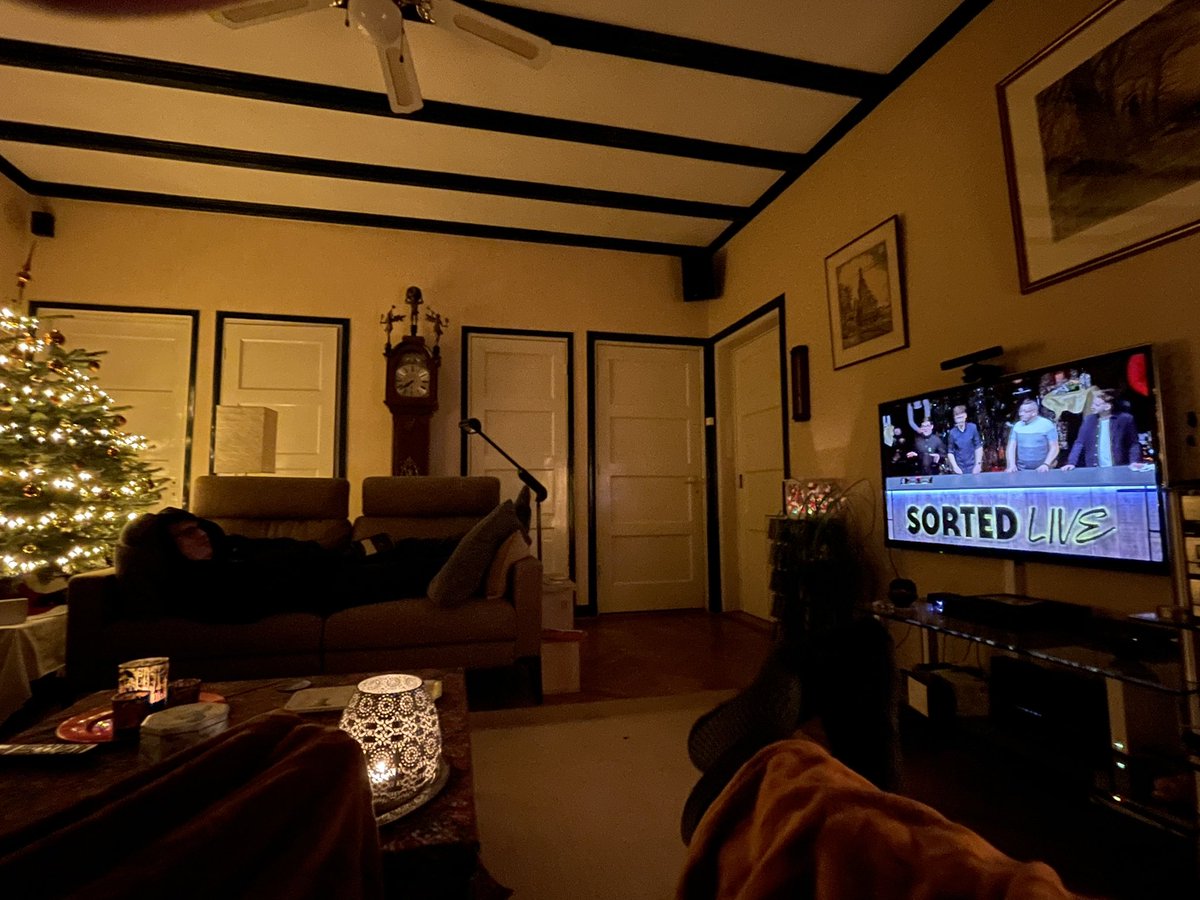 EricZalen's tweet image. @sortedfood #sortedlive enjoying the show with the family on the TV! 😎🧑‍🎄🥳 Next live show plz in our hometown in the Netherlands.