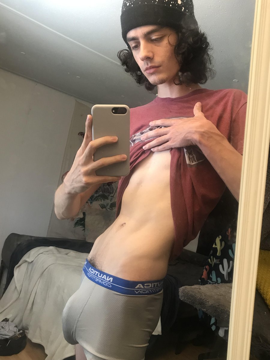 AshPokersNew's tweet photo. Time for some post workout cardio at the gym, RT to see more https://t.co/UeZNR8paYp