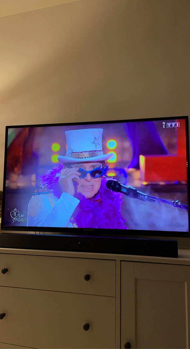arthurzba's tweet photo. PTDR IL A CRAQUÉ 😭😭 #MissFrance2023 #MissFrance https://t.co/J1iV6Y9gU1