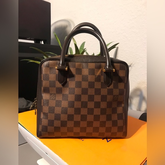 AmyGravlee's tweet image. So good I had to share! Check out all the items I'm loving on @Poshmarkapp from @_vtrollingstone #poshmark #fashion #style #shopmycloset #jeffreycampbell #katespade #louisvuitton: posh.mk/3BuLlw1cQvb