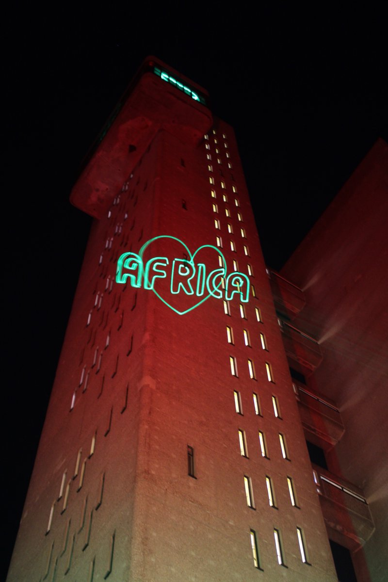 gillkernick's tweet photo. #trellick celebrating @EnMaroc https://t.co/ZOLq6xKTOh
