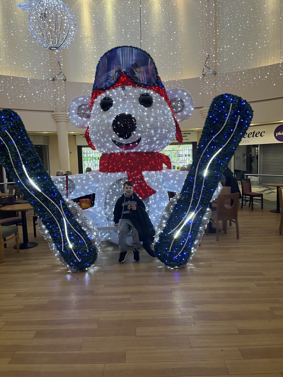 ⁦<a href="/class2bws/">Class 2B</a>⁩⁦<a href="/Class4S/">Class 4S</a>⁩  took Jonathan and skylar to town to look at the Christmas decorations and got hot chocolate