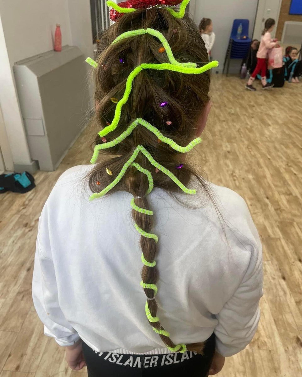 team_troupers's tweet photo. Christmas hair #dance #TTDA #Christmas 🎅🤍 https://t.co/kFmlK4Aqzx