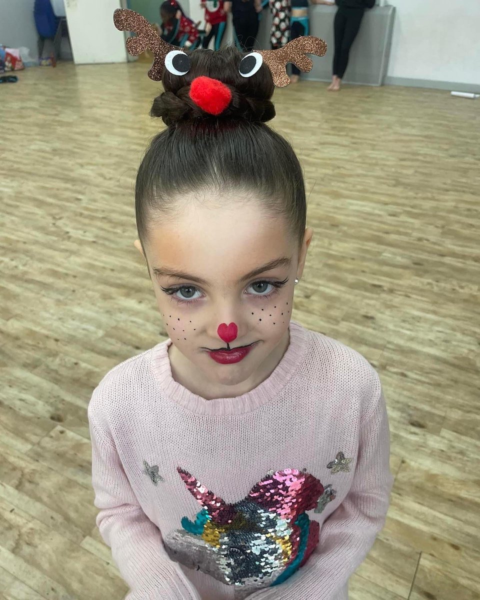 team_troupers's tweet photo. Christmas hair #dance #TTDA #Christmas 🎅🤍 https://t.co/kFmlK4Aqzx