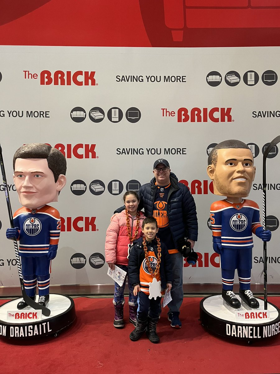 STheroux88's tweet photo. #brickbestseats @EdmontonOilers  @TheBrick https://t.co/huP9uZtr0U