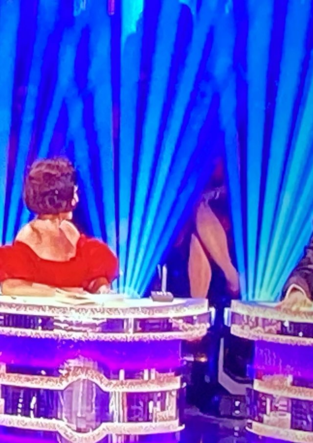 Maybe I am not the only one bothered by these legs tonight <a href="/ShirleyBallas/">Shirley Ballas</a> #StrictlyComeDancing2022