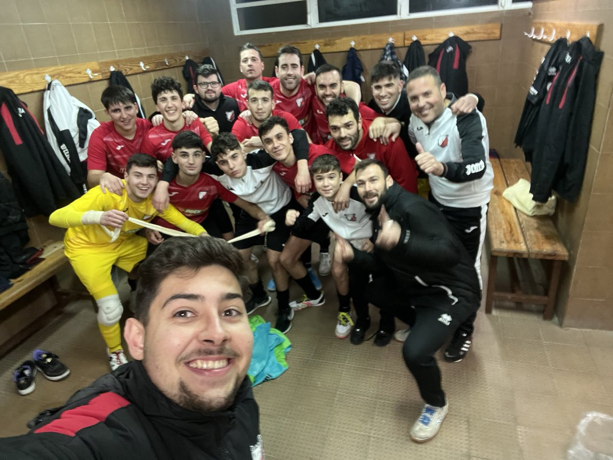 Ad Madroñera Fs (@admadronerafs) on Twitter photo Finaaal del partido en el Masero, gran victoria de nuestro equipo para acabar el año en los puestos de arriba.
<a href="/ADMadroneraFS/">Ad Madroñera Fs</a> 5-2 #logrosan
Goles:
🔴⚪️ <a href="/Faustocd9/">Fausto</a>
⚪️🔴 <a href="/Juanito_gc9/">Juan Fco García</a>
🔴 #sergio Finaaal del partido en el Masero, gran victoria de nuestro equipo para acabar el año en los puestos de arriba.
<a href="/ADMadroneraFS/">Ad Madroñera Fs</a> 5-2 #logrosan
Goles:
🔴⚪️ <a href="/Faustocd9/">Fausto</a>
⚪️🔴 <a href="/Juanito_gc9/">Juan Fco García</a>
🔴 #sergio