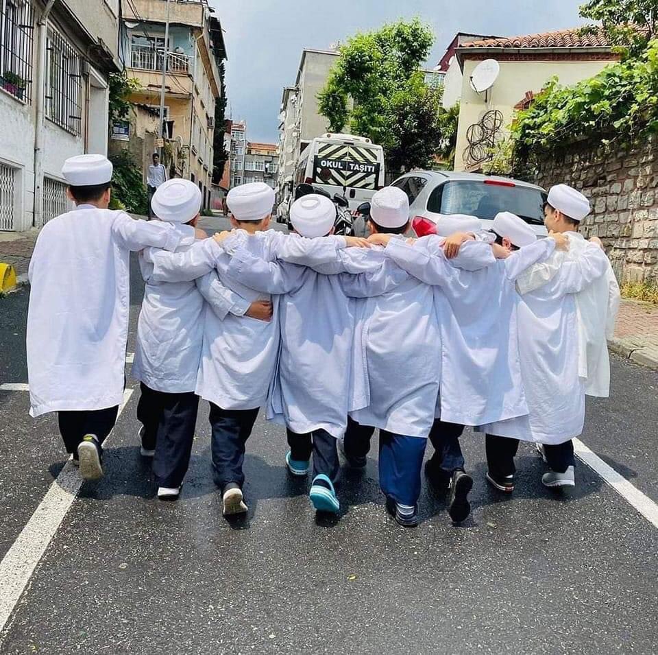 ErdemOzveren571's tweet image. Türkiye Cumhuriyeti Dervişler
Memleketi Olamaz Gibi Çek | 📸