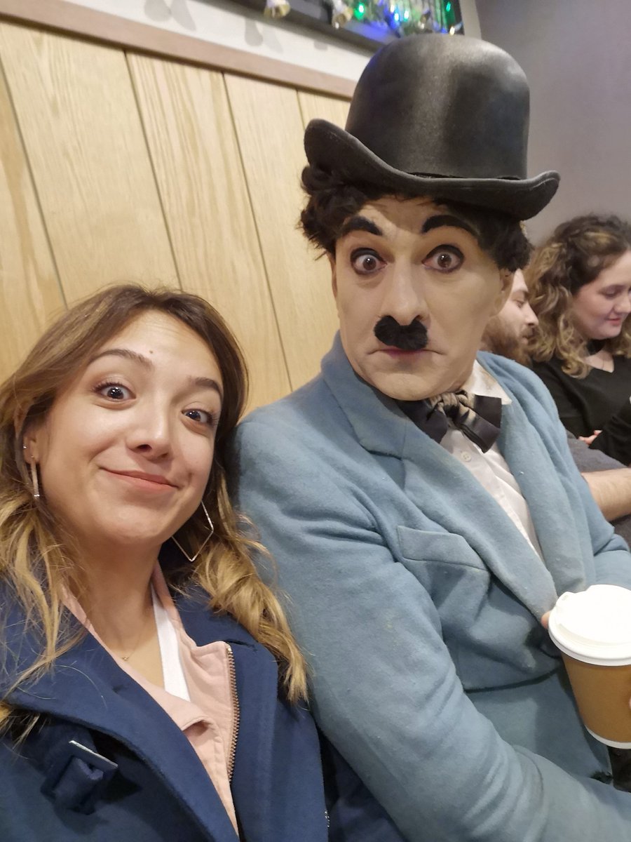 deryaakkayaa's tweet photo. Kadıköy'de Charlie Chaplin ile bi kahve içememiz yok mu? dedik ve içtik, sefamız olsun :) https://t.co/Pl28mi22wF