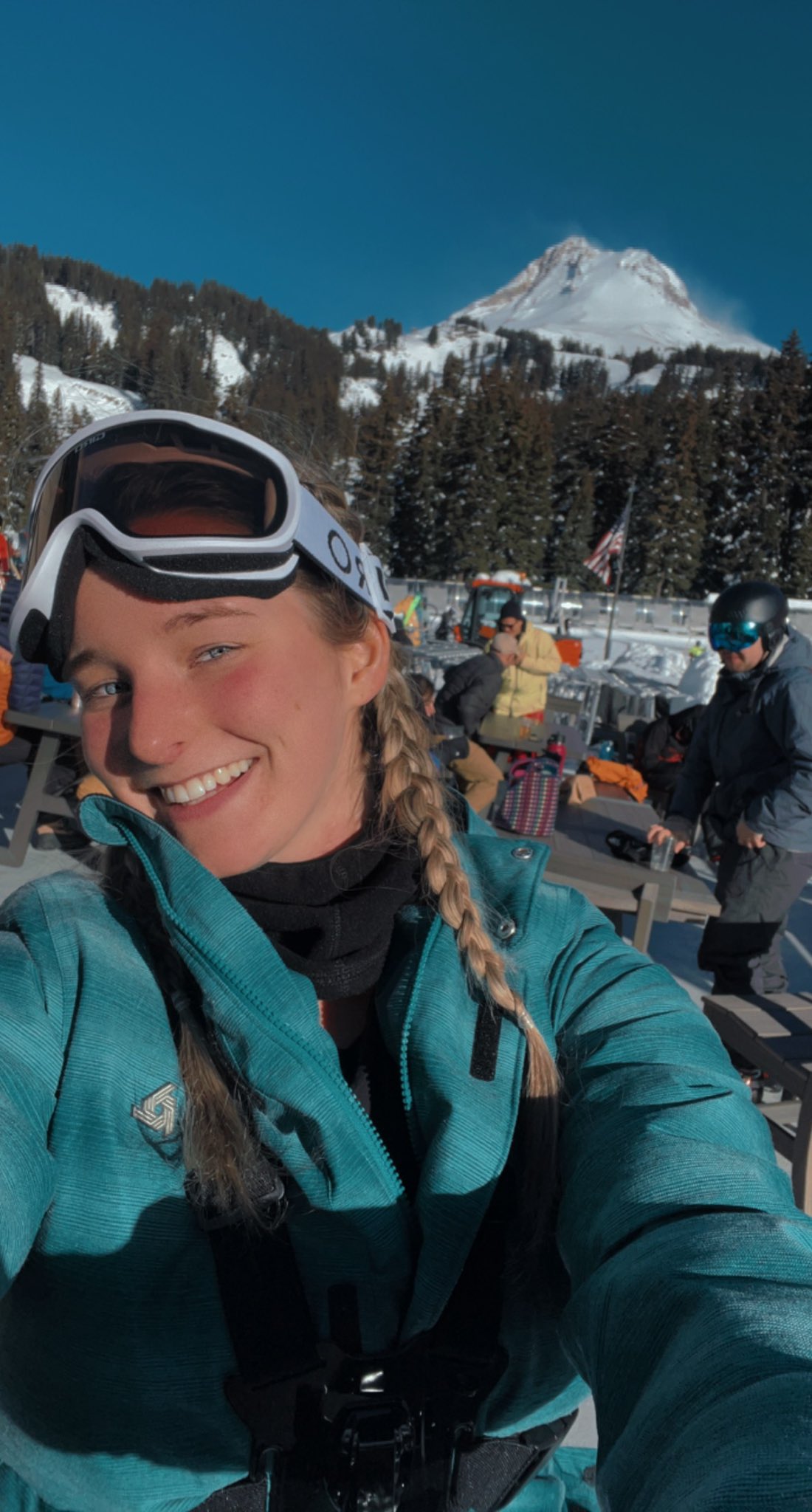 TW Pornstars TheNicoleT. Twitter. Live at Mt Hood! Skiing. 845 PM