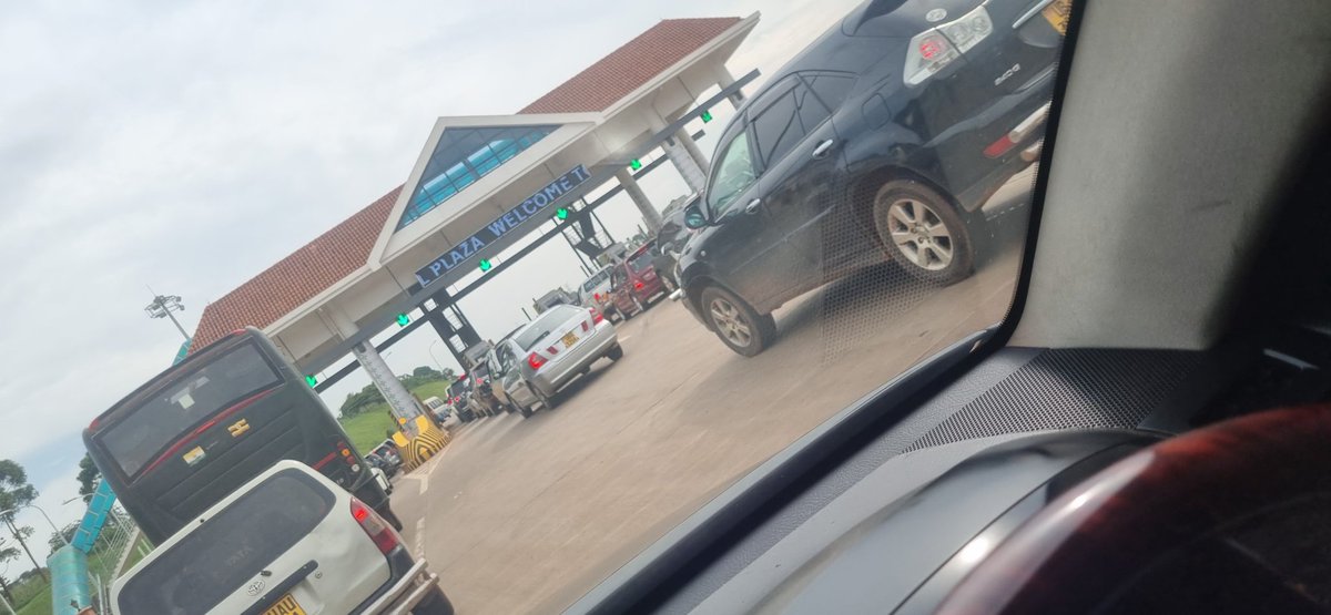 EdsonUg's tweet photo. @Motion_KLA busega toll traffic....expect tp spend around 5mins ... https://t.co/CL1Ww1a7LP