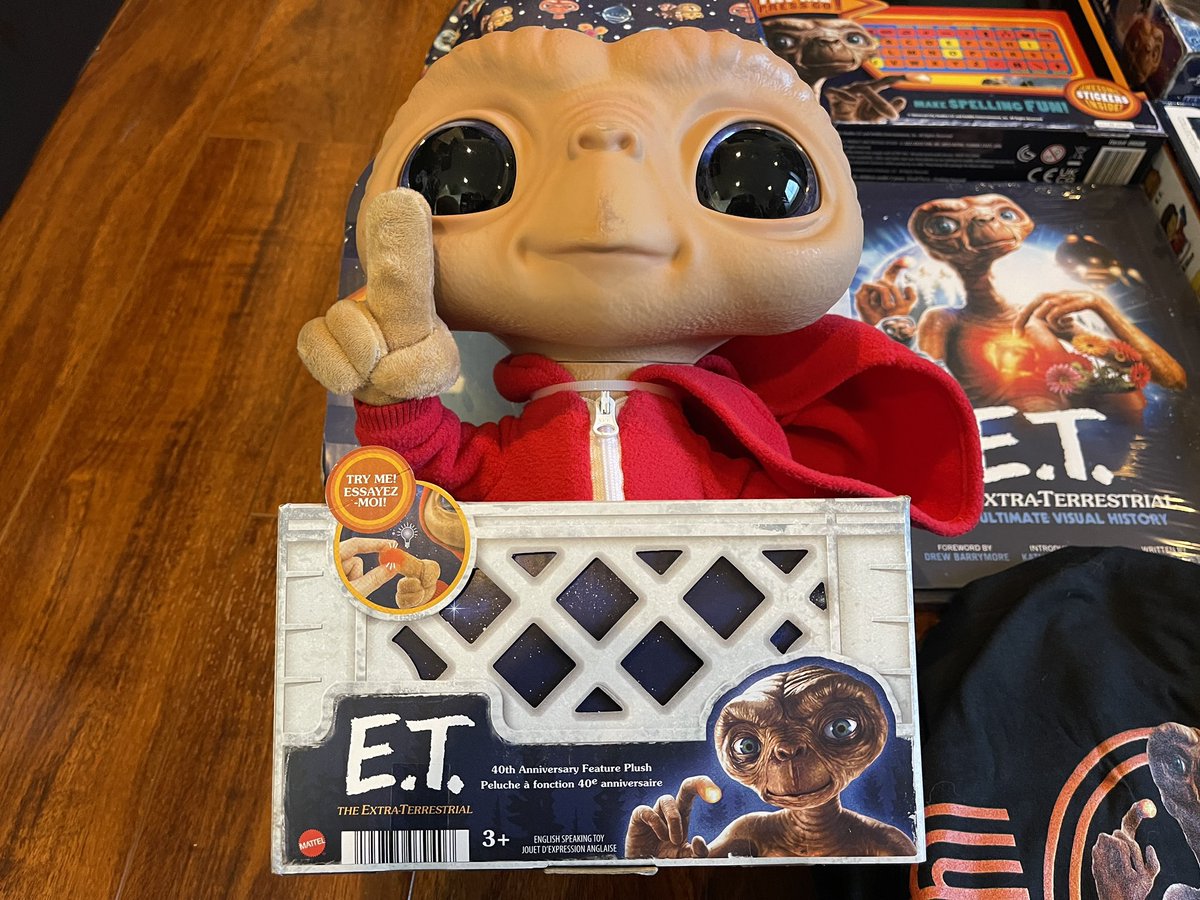 colliderfrosty's tweet photo. Finally had the time to go through a lot of mail and discovered this awesome mailer for ‘E.T. The Extra-Terrestrial’ celebrating it’s 40th anniversary. I’m about 2 months late but I’d like to give a HUGE thank you to @UniAllAccess for the package. #ET40th https://t.co/xGZ2pUrbo7