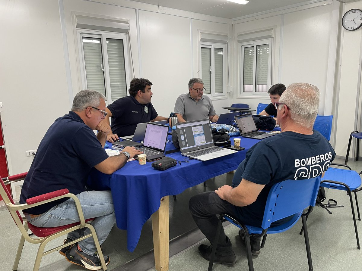 SNOBomberos's tweet photo. #HazMat revisando el control del ejercicio y la implementación de los escenarios, se encuentran los acreditadores del Grupo de Trabajo Operacional HazMat del Sistema Nacional de Operaciones, para el desarrollo del ejercicio de acreditación del equipo del @CBPMO el día de mañana https://t.co/dZp1nlAA7q