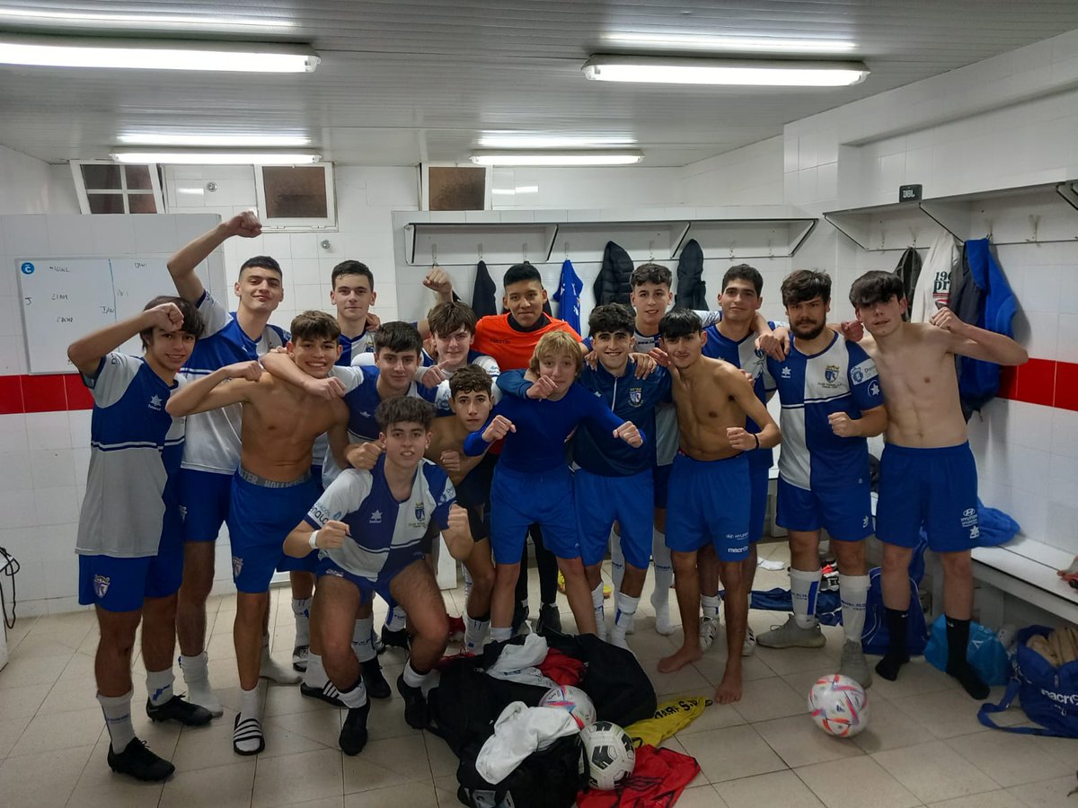 clubtorresd's tweet photo. Felices os nosos rapaces do #XuvenilA logo dunha traballada victoria diante do #VictoriaB 💪💪💪👏💙⚽ #ForzaTorre #deportebase
@HyupersaFMotor @FundEmalcsa @ConcelloCoruna @futgal https://t.co/V3RHV9cjpV