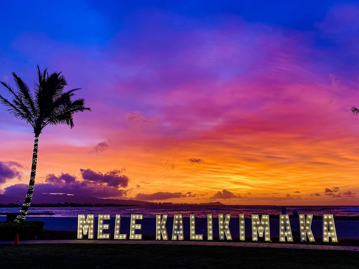 Hawaii Christmas< White Christmas