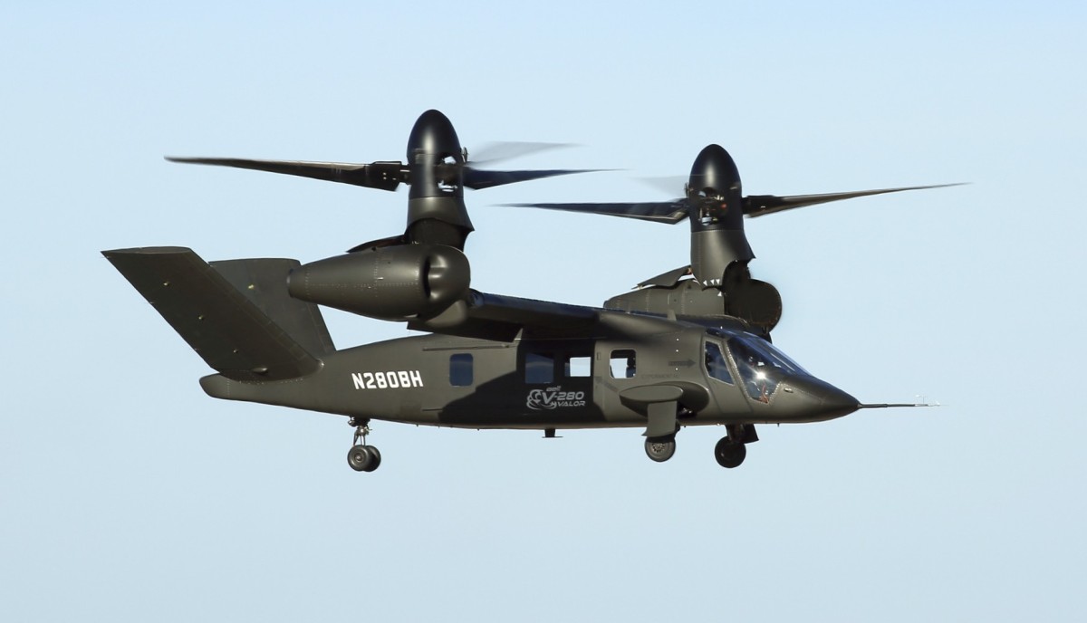 Soldiers may get to operate the Future Long Range Assault Aircraft sooner than expected. FLRAA is a tiltrotor aircraft that has the hybrid capabilities of planes and helicopters. It will replace a portion of the UH-60 Black Hawk fleet.
Read more ➡️ army.mil/article/262755