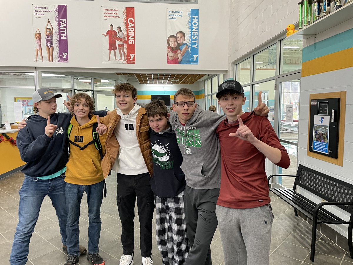 EaglinS5's tweet photo. These boys are on a roll!! Beat 400 Free Relay record by 9sec! 1st time swimming it too!
Relay team of Landon Saylor, Jackson McAdams, Evan Eaglin, and Jordan Davis (also pictured Shane Mcadams and Thomas Eaglin) @SRipleySports @brendastrimple https://t.co/ZNJWx7n3ga