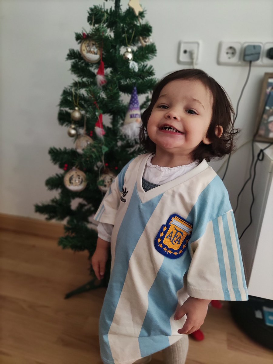 ketamina13's tweet photo. DORMIR A MI HIJA ANTES: 40min de lucha y desesperación
DORMIR A MI HIJA AHORA: poner en bucle #botines de @taburete89 . Tarda lo mismo, pero a ella le flipa y a mi me relaja https://t.co/YB3ZZ7of0b