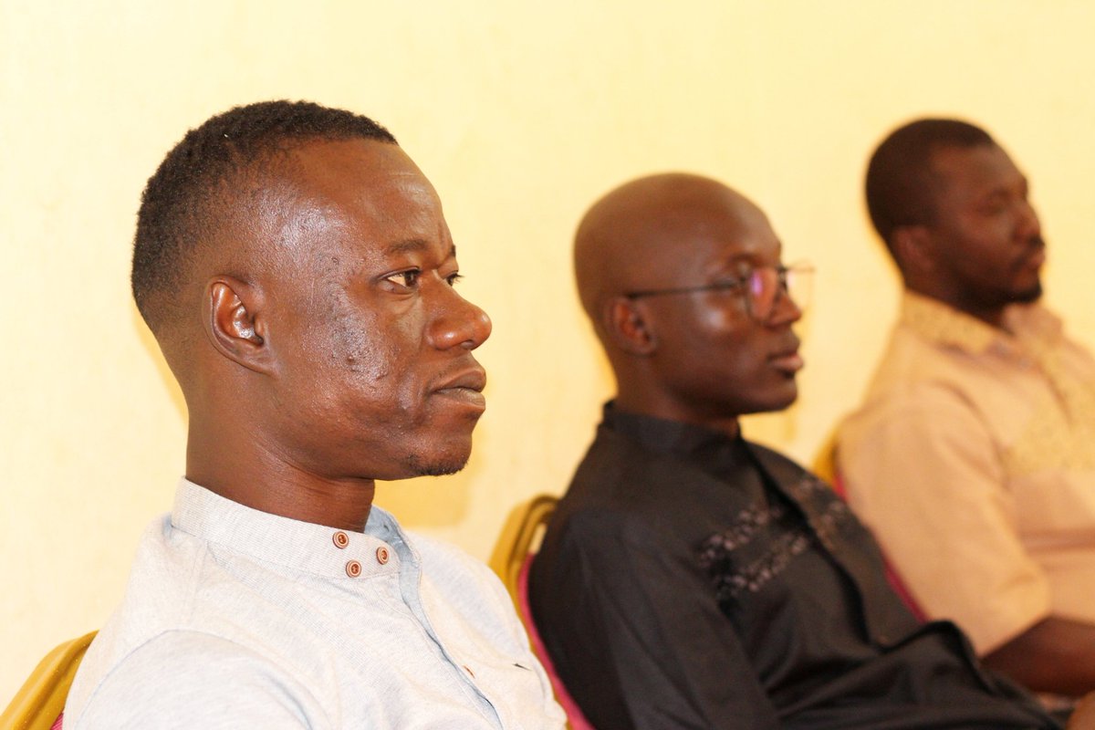 dramevision's tweet image. Dans le cadre de la mise en œuvre de notre campagne sur la sécurité routière, nous étions cet après midi avec deux associations de jeunes à #Mopti pour parler des activités menées par leur organisation dans la sensibilisation.
#CaféBlog #UE #FaisonsNousEntendre #ArrivonsVivants