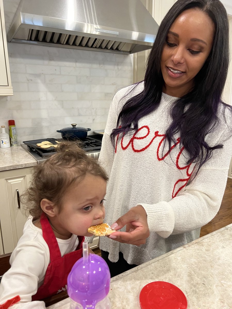 TheBrandiRhodes's tweet image. Christmas cookie time!! 🎅🏾🎄🍪