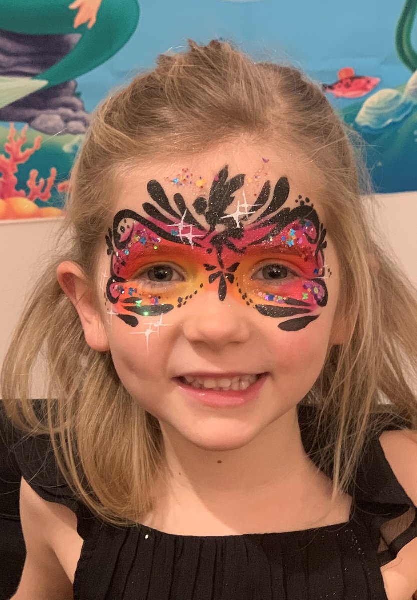 claresfacepaint's tweet photo. Christmas birthdays 😁🥳🎈🎄 https://t.co/WfX6XoSZY1