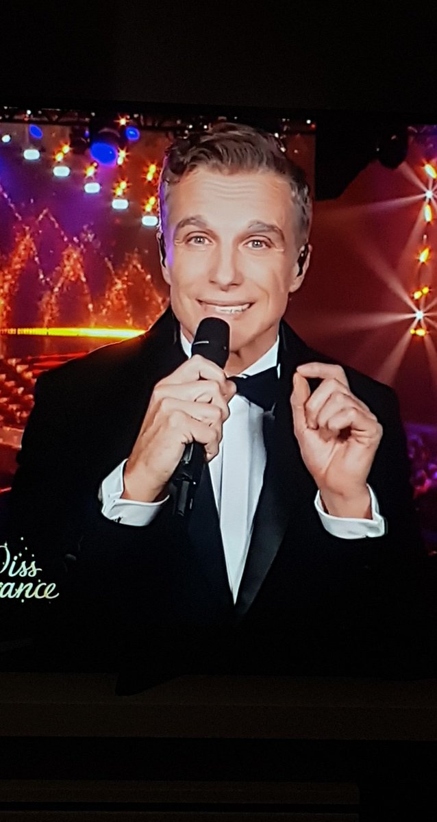 LIPTON_CISSE's tweet photo. Lui ca fait 20 ans il ment aux Français 🤣 ! #MissFrance #TF1 https://t.co/jxcP7WBHS4