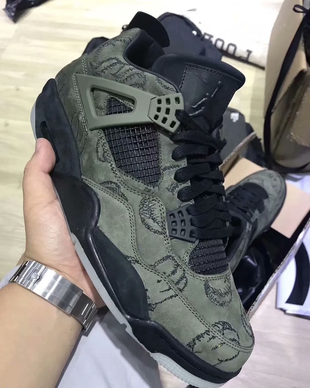 Green kaws 4 hotsell
