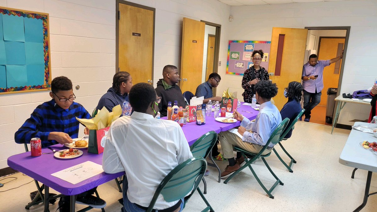 OmegaofRockHill's tweet photo. Scenes from the Mentoring Session this morning. Our mentees learned how to tie a neck tie and about etiquette (social, workplace, phone, and dining). #MSPU #Servics @themighty6thd @officialoppf https://t.co/WRfPwdUB0x