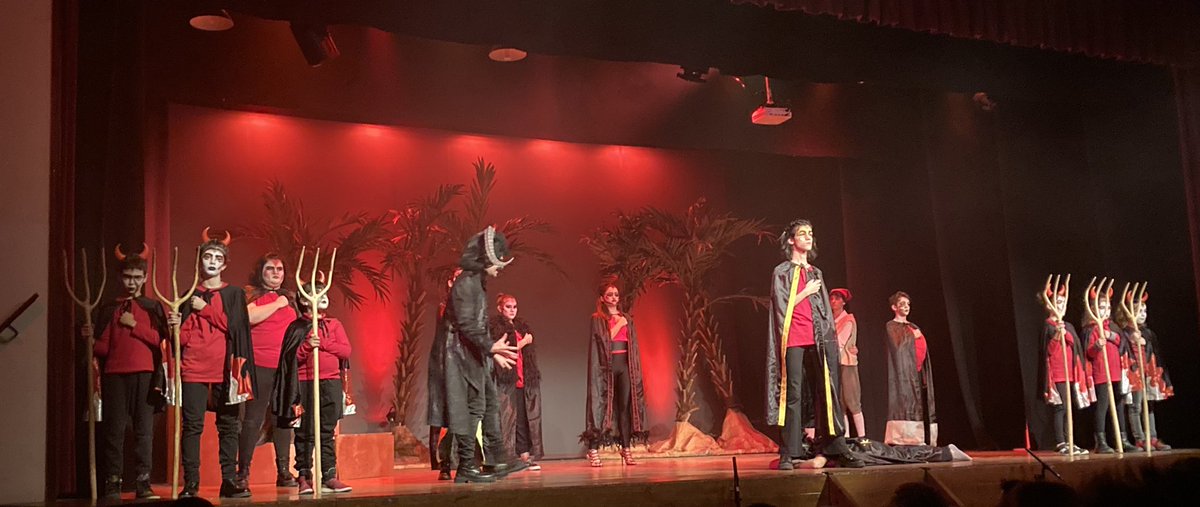 Teatre del gran amb els Pastorets del Casal de St. Pere a la <a href="/SalaCrespi/">SalaCrespi</a> amb <a href="/PAMTeatre/">PAM teatre</a> <a href="/qollunaka/">Qollunaka</a> i veïns de l’<a href="/AVpobleSPere/">AV Antic Poble Sant Pere</a>.

El text de Folch i Torres continua essent extraordinari, imprescriptible. I els actors i les actrius el sublimen a l’Antic Poble de St. Pere.

#Terrassa