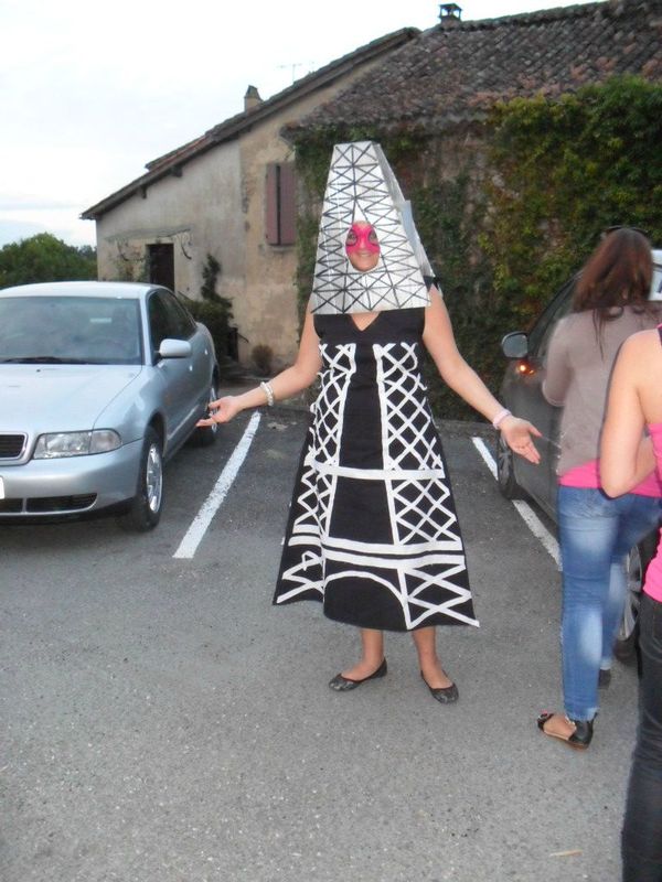 _sva_vla's tweet image. Pas mal le costume de miss Île de France #MissFrance