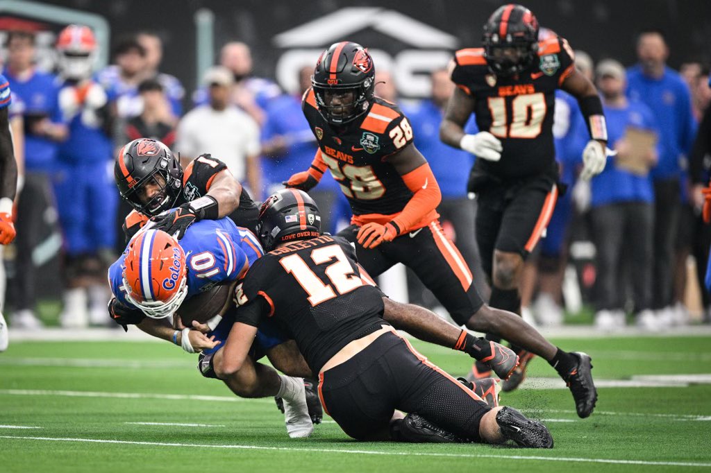BeaverFootball's tweet photo. center stage 📸 https://t.co/BdGsvmrZuu