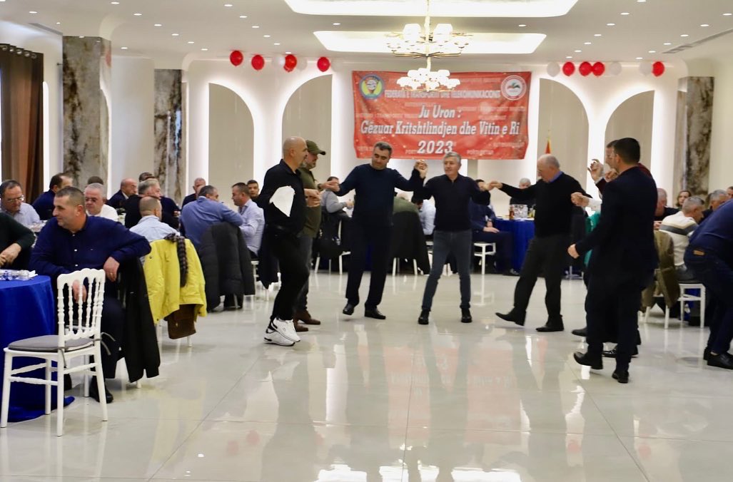 dpshtrr's tweet photo. DPSHTRR ka rritur me 68% pagat e 1049 punonjësve krahasuar me vitin 2018, duke transformuar kushtet e punës e të shërbimit, me synimin për një 2023 me reforma e rezultate që do të fuqizonin e përmirësonin sektorët e transportit rrugor, operatorët privatë e shërbimet për qytetarët https://t.co/6oW3FTOaEU