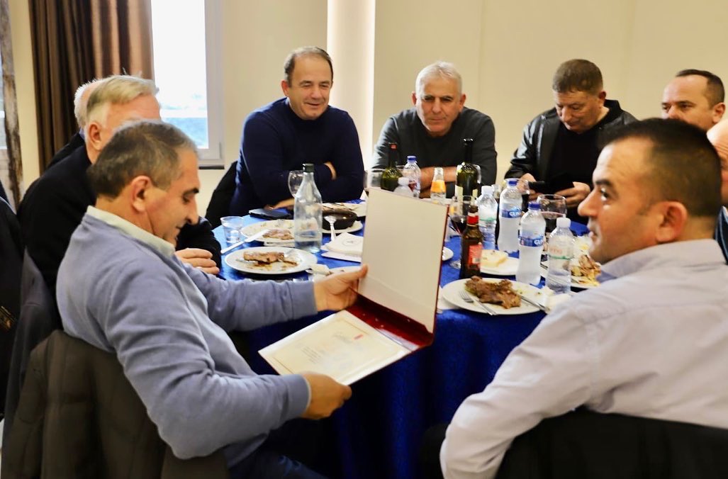 dpshtrr's tweet photo. DPSHTRR ka rritur me 68% pagat e 1049 punonjësve krahasuar me vitin 2018, duke transformuar kushtet e punës e të shërbimit, me synimin për një 2023 me reforma e rezultate që do të fuqizonin e përmirësonin sektorët e transportit rrugor, operatorët privatë e shërbimet për qytetarët https://t.co/6oW3FTOaEU