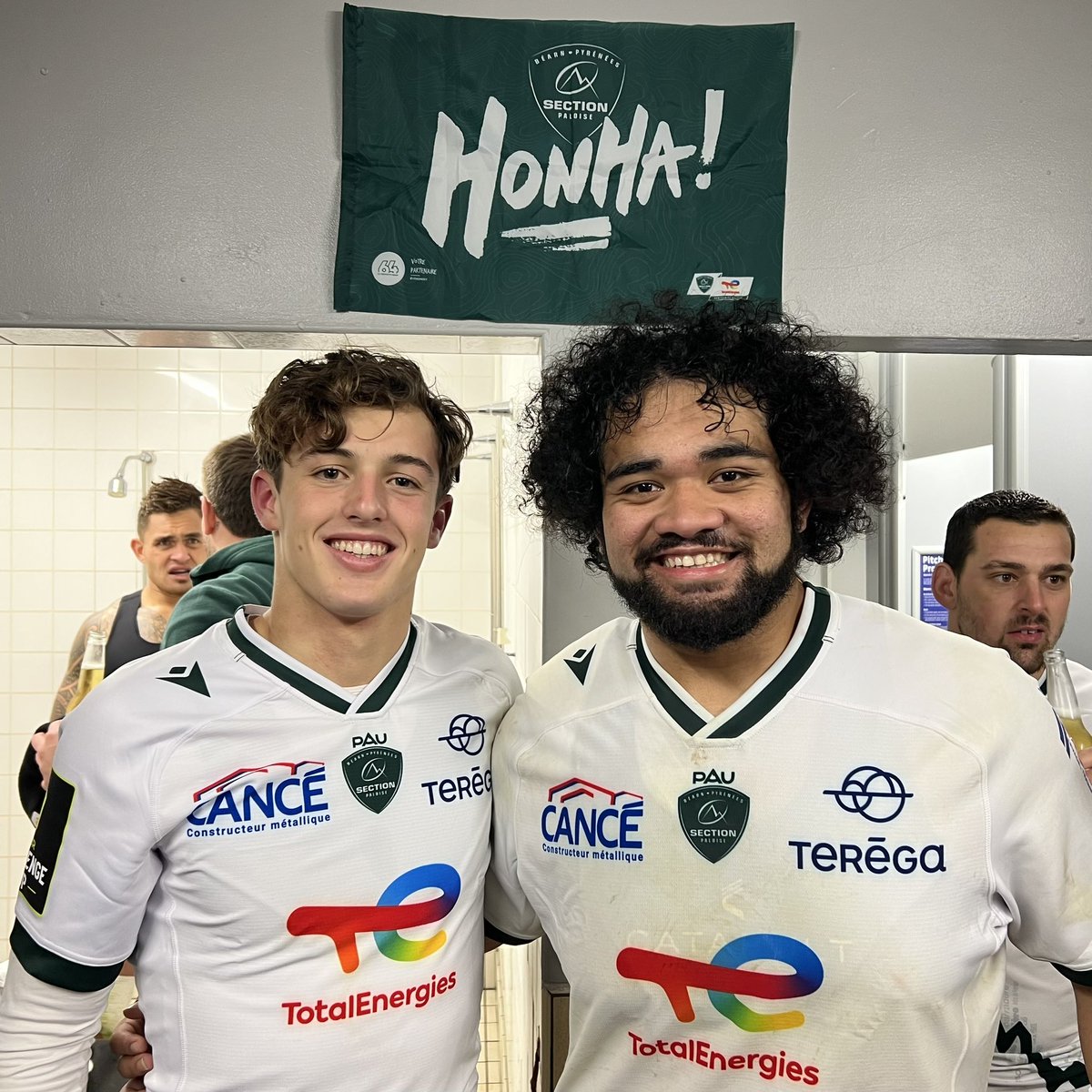 👶 La première avec les grands pour Grégoire Arfeuil et Brent Liufau !

👏 Félicitations à tous les 2 !

#DRAPAU #ChallengeCupRugby #HonhaSection
