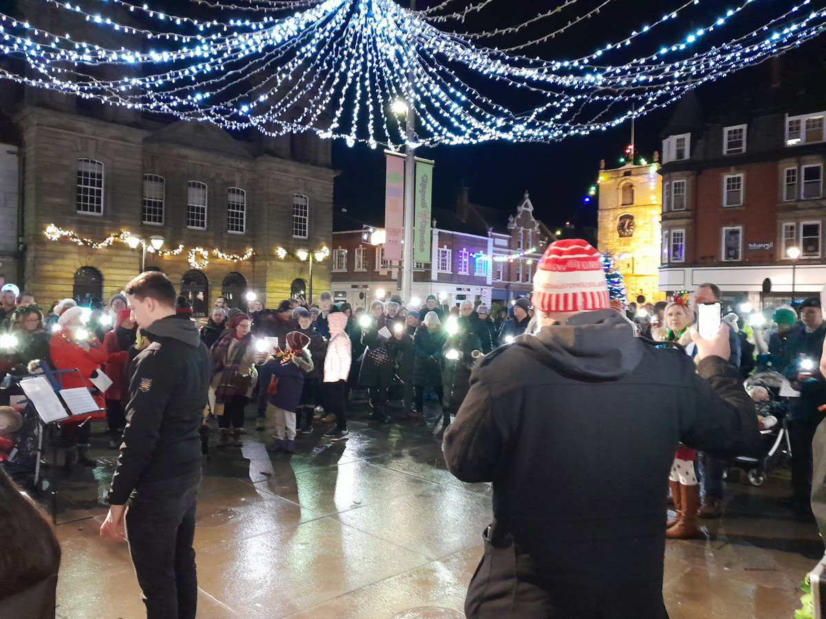 simonjhwhite's tweet photo. Great Community Carol service with everyone holding up a light for Christ. Such a blessing. #CommunityAtItsBest #LightofTheWorld @MorpethMeth @Moggcoopsville https://t.co/a6pYh2CaS2