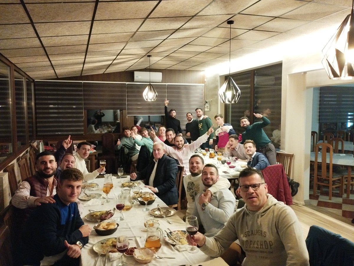 BAEZACF's tweet photo. 🍽️🎄 CENA DE NAVIDAD

🤫 Esta noche va a haber cositas... Pero os prometemos que vamos a ser buenos. https://t.co/LaNFlGdidf