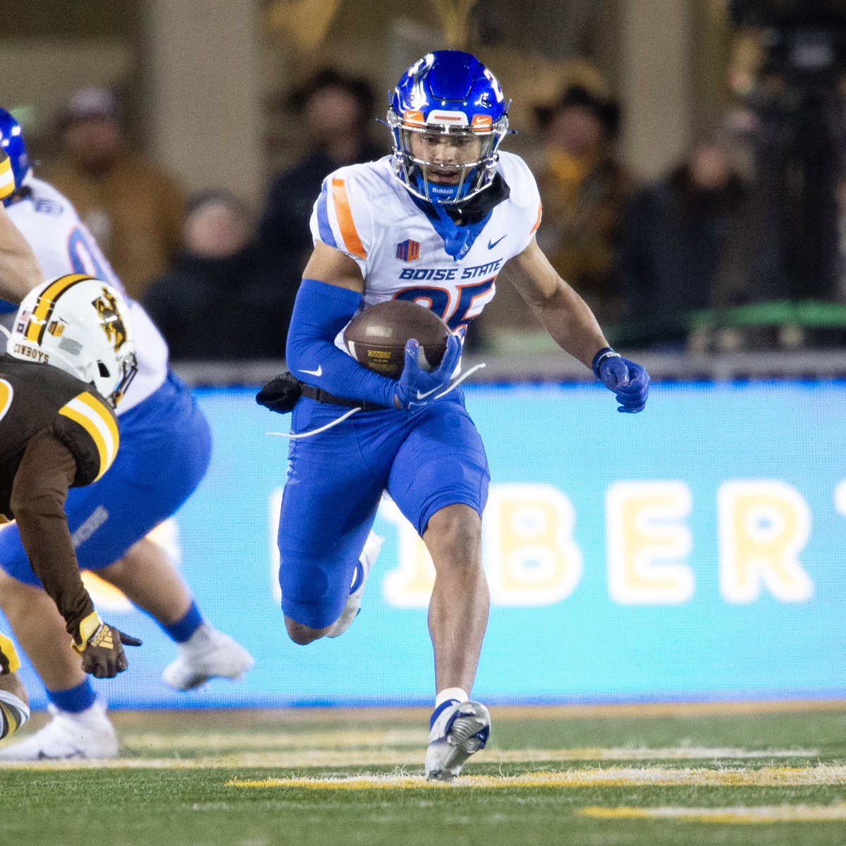 .<a href="/KadenDudleyy/">Kaden Dudley</a> will lead the Broncos onto the field today as the 𝗗𝗮𝗻 𝗣𝗮𝘂𝗹 𝗛𝗮𝗺𝗺𝗲𝗿 𝗖𝗮𝗿𝗿𝗶𝗲𝗿!⚒️

#BleedBlue